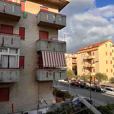 Centrale Al Primo Piano Lägenhet